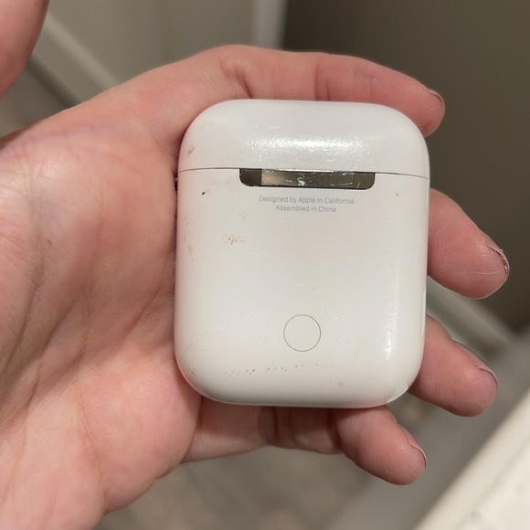 AirPods second gen - Picture 2 of 2
